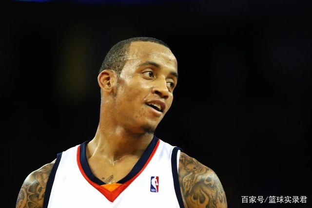 意甲-德赫亚两度扑出点球 AC米兰1-2佛罗伦萨